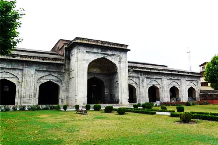 Pather Masjid Srinagar
