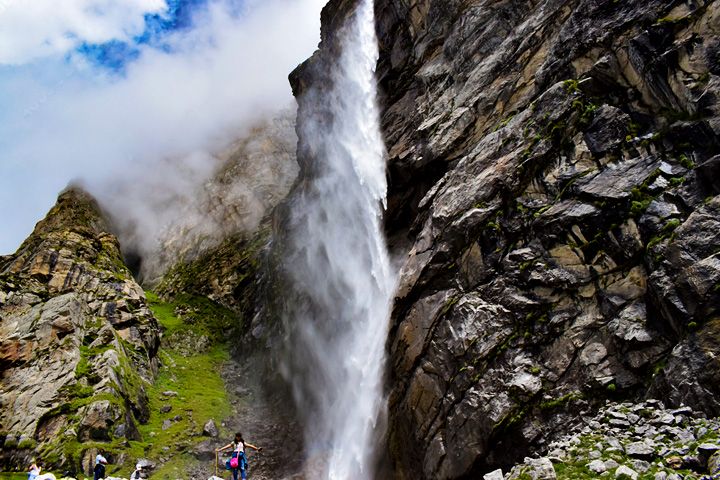 Vasudhara Falls