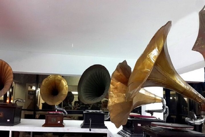 Discs & Machines - Sunnys Gramophone Museum