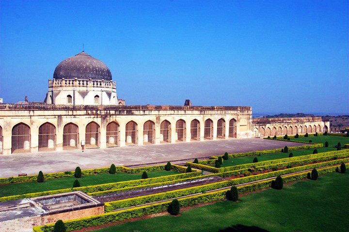 Solah Khambha Masjid
