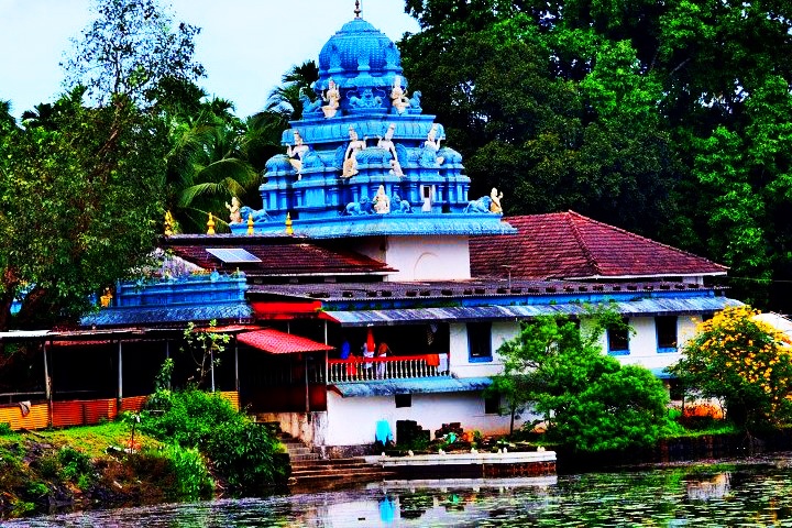Kavadikeri Lake Temple