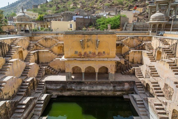 Panna Meena ka Kund