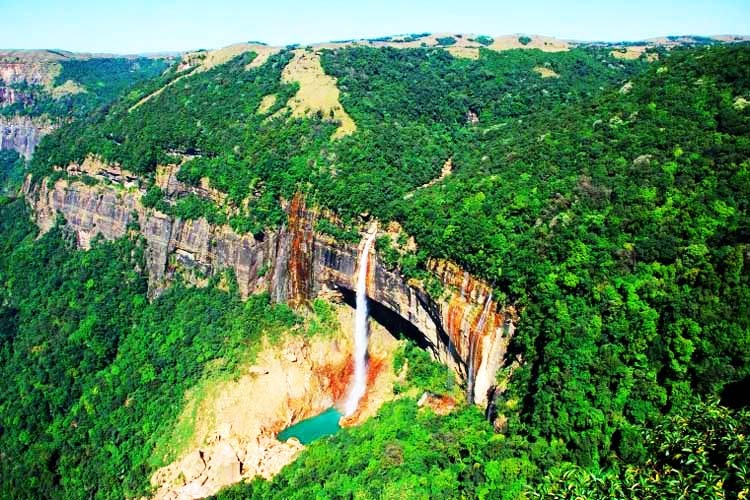 TREKKING IN MEGHALAYA