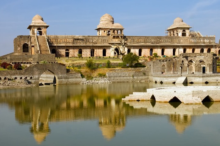 Ship Palace (Jahaz Mahal)