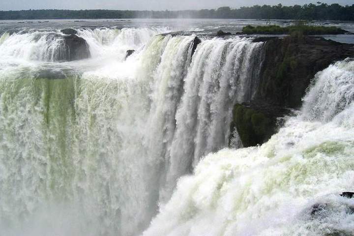 Dhoni Waterfalls
