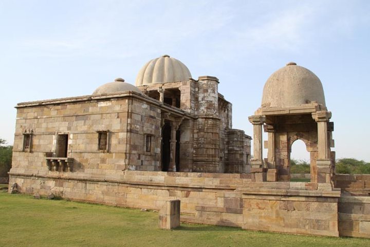 Lila Gumbaj ki Masjid