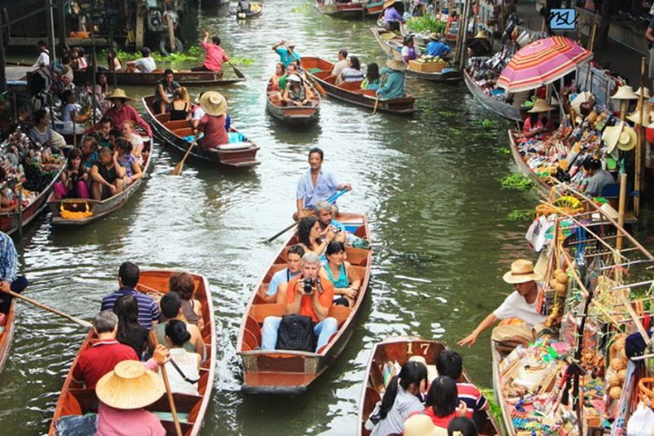 Damnoen Saduak Floating Market
