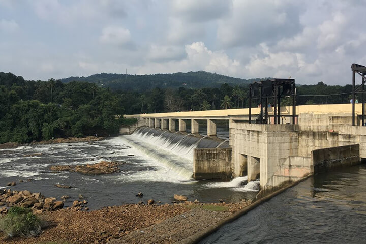 Perunthenaruvi Waterfall