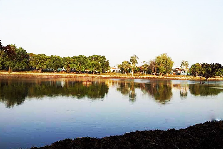 Giri Taal Lake (Sarovar)