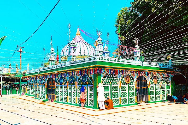 Piran Kaliyar Sharif Dargah