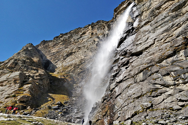 Vasudhara Falls Trek
