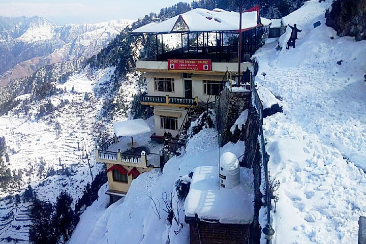 CAMPING IN DHANAULTI