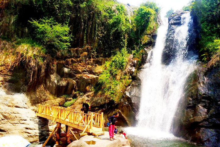 Lapas Waterfall Trek