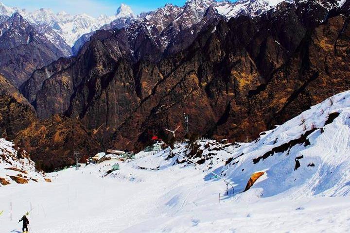 Auli Ski & Snowboard School