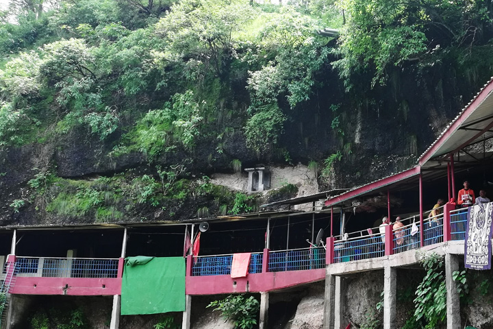 Jai Baba Jaladhari Mahadev Cave Temple