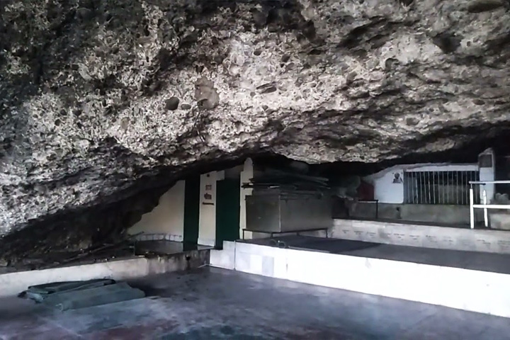 Jai Baba Jaladhari Mahadev Cave Temple