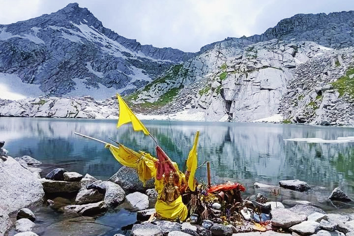Nag Dal Lake (Cobra Lake)