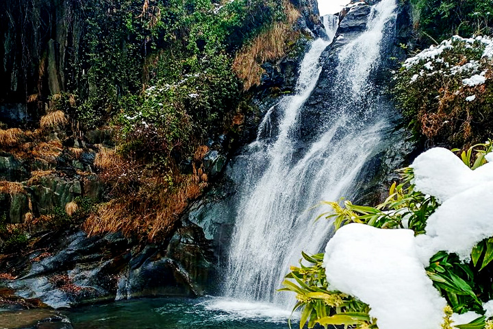 Lapas Waterfall Trek