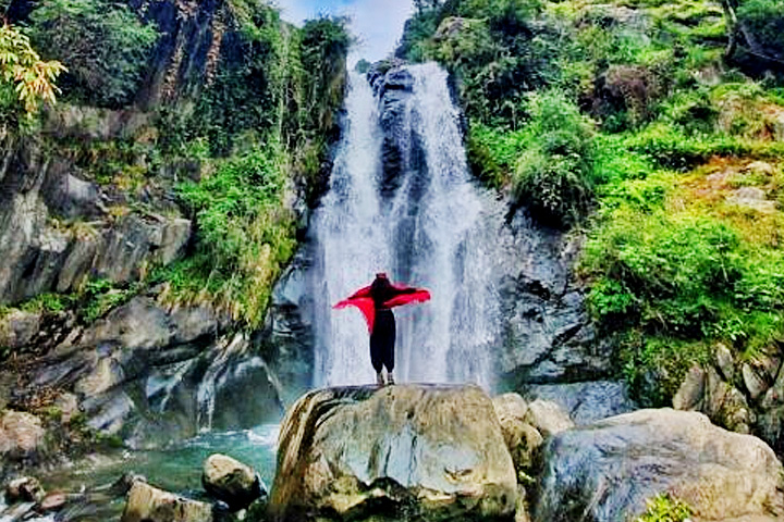 Lapas Waterfall Trek