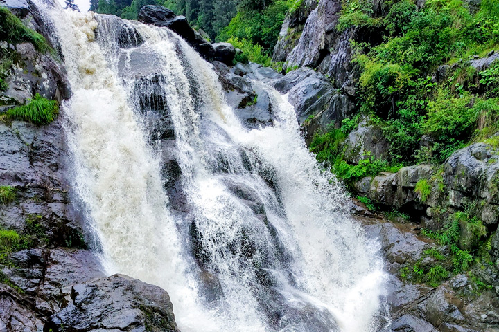 Lapas Waterfall Trek