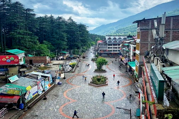 Mall Road Manali