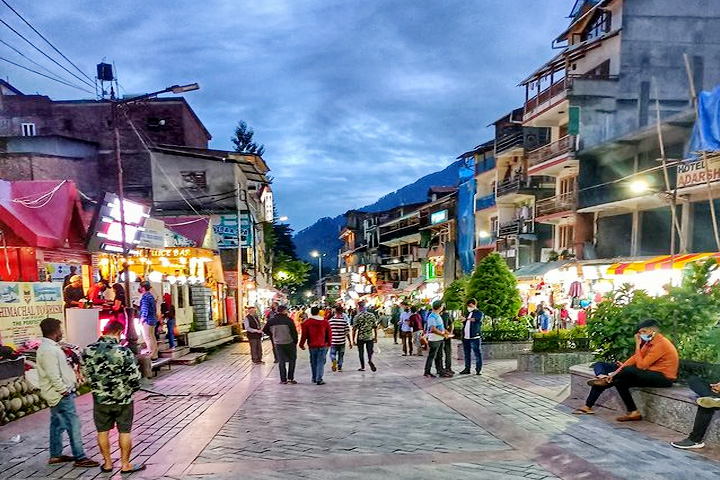 Mall Road Manali