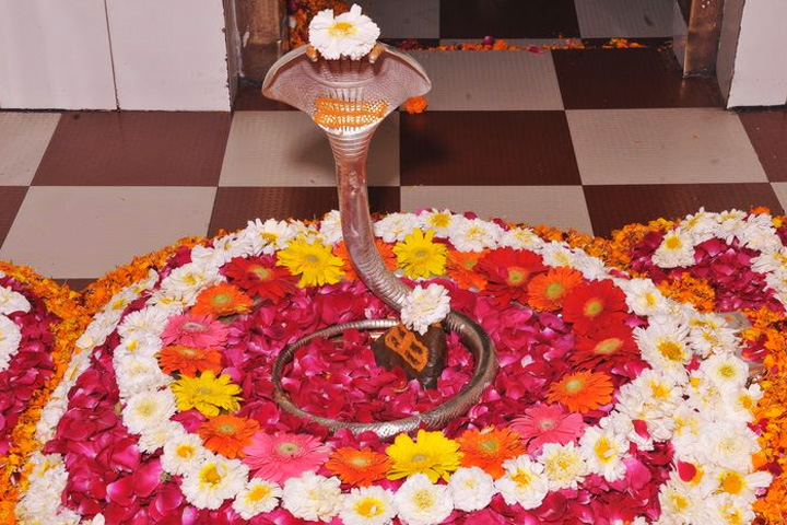 Neelkanth Mahadev Neelkantheshwar Mandir