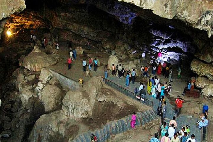 Patal Bhuvaneshwar Cave Temple