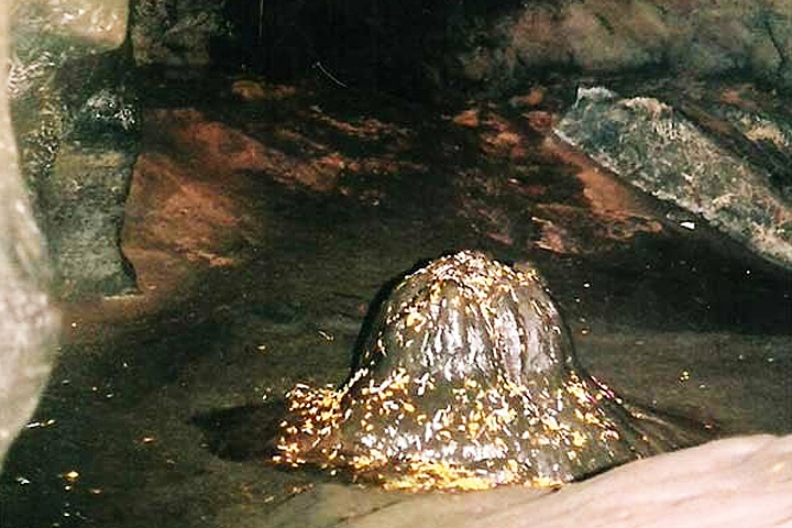 Patal Bhuvaneshwar Cave Temple