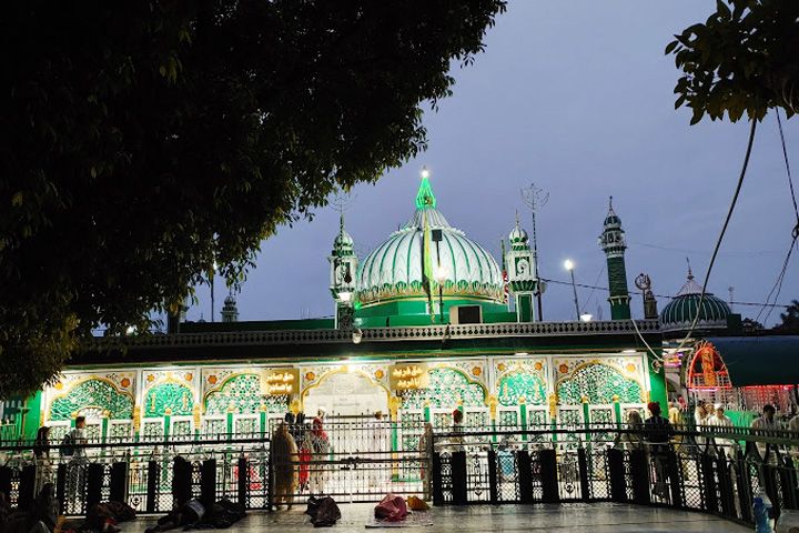 Piran Kaliyar Sharif Dargah