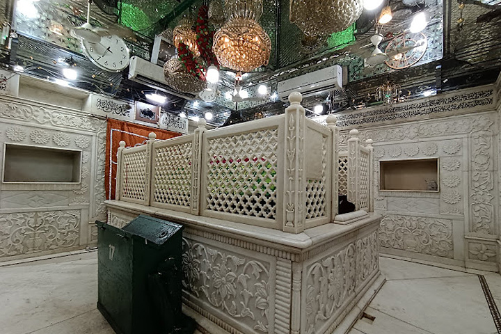 Piran Kaliyar Sharif Dargah