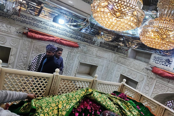 Piran Kaliyar Sharif Dargah