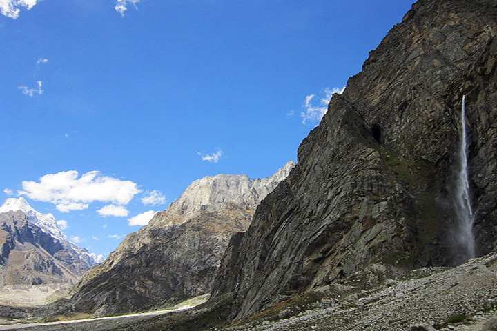 Vasudhara Falls