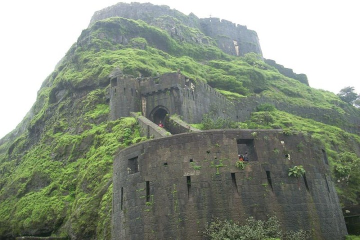 1522036384423-lohagad-fort.jpg