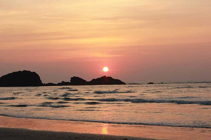 1522997049783-Ezhara-Beach.jpg