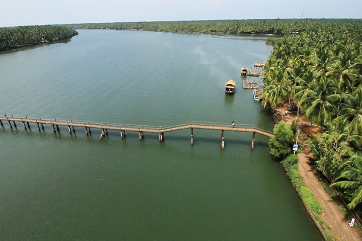 1522998469924-Valiyaparamba-Backwaters.jpg