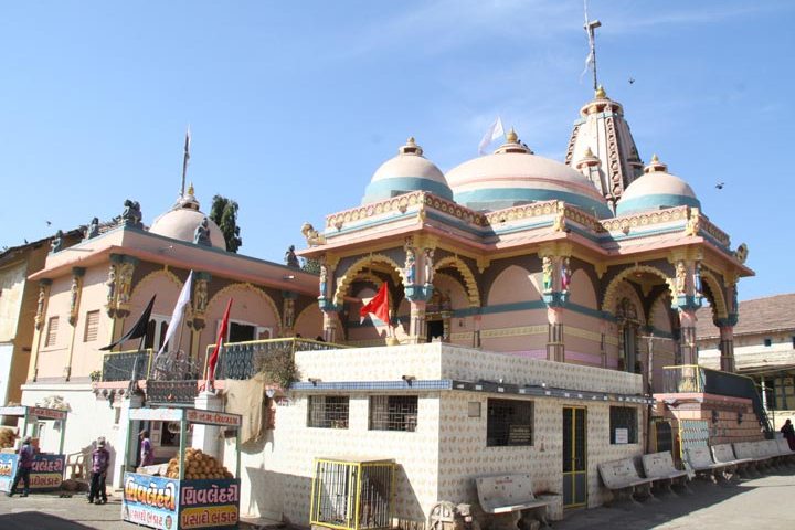 1523252437378-gopnath-temple.jpg