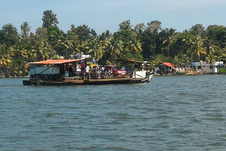 1525775040615-ashtamudi_lake_7.JPG