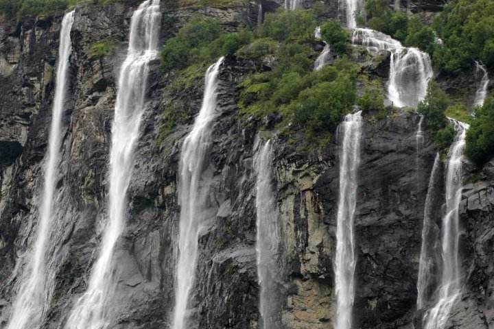 1525953562491-Seven-Sisters-Waterfalls.jpg