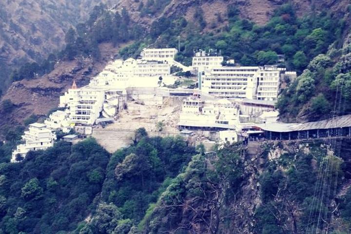 1526362779384-vaishno-devi-temple.jpg