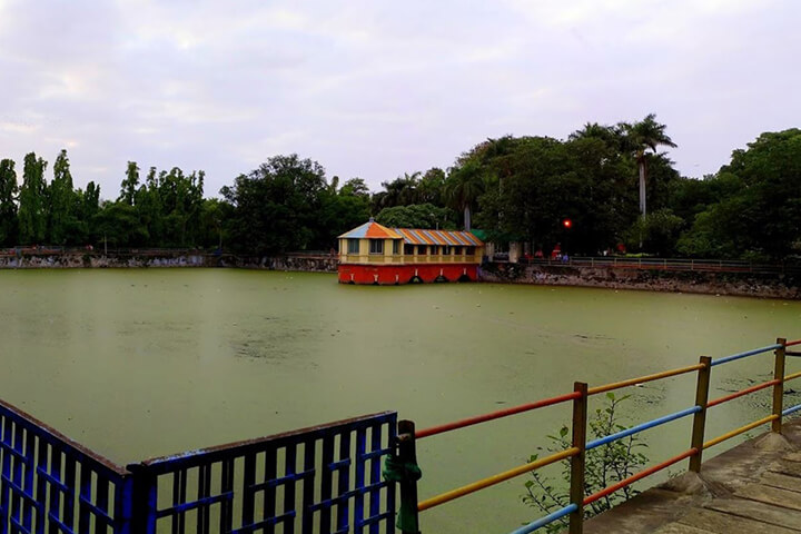 1527075714401-moti_baug.JPG