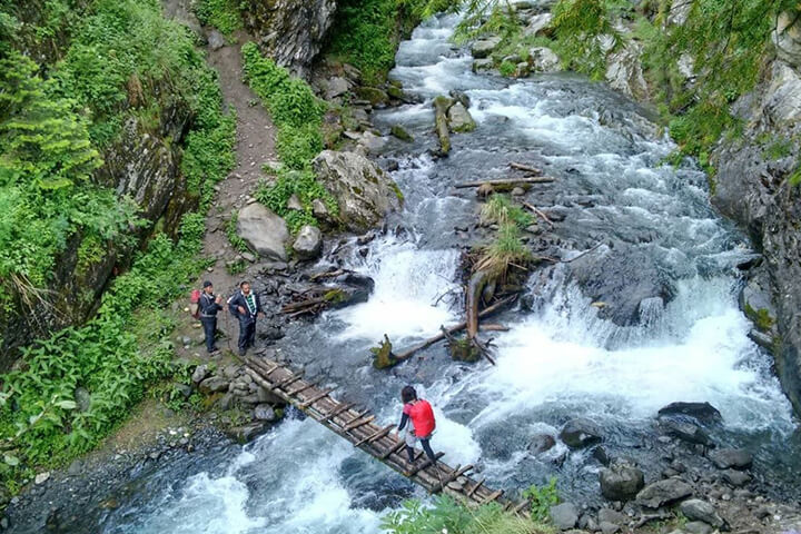 1527080448598-kheerganga_waterfalls.JPG