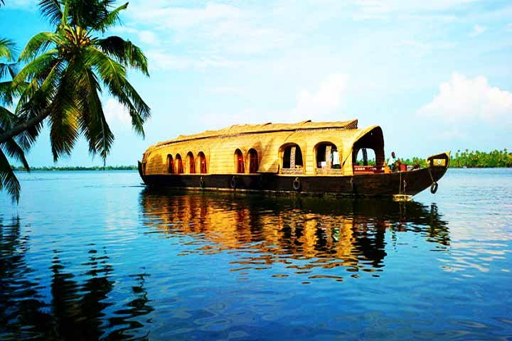 Kumarakom Houseboat