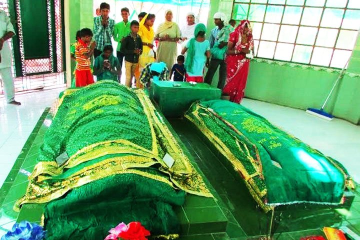 Graves of Laila and Majnu