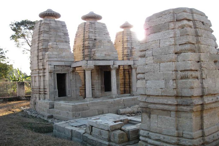 https://www.clearholidays.com/hbimages/desktop/location/1502186412372-Dwarahat%20Village.jpg