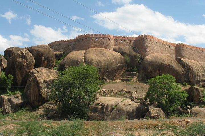 Thirumayam Fort