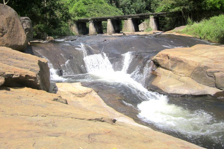 Kumbakkarai Falls