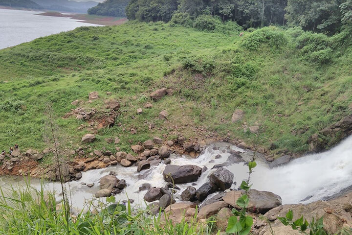 Anchuruli Waterfalls