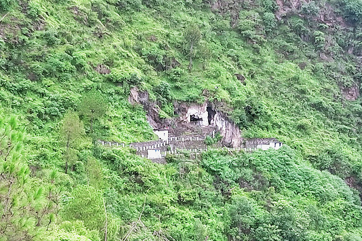 Patal Rudreshwar Cave Barsee