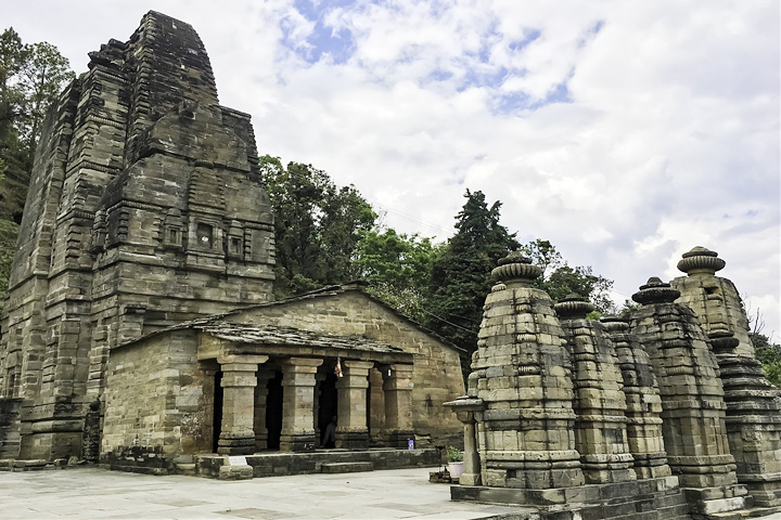 https://www.clearholidays.com/hbimages/desktop/location/1707666821825-Katarmal-Sun-Temple-1-Almora-Uttarakhand.jpg